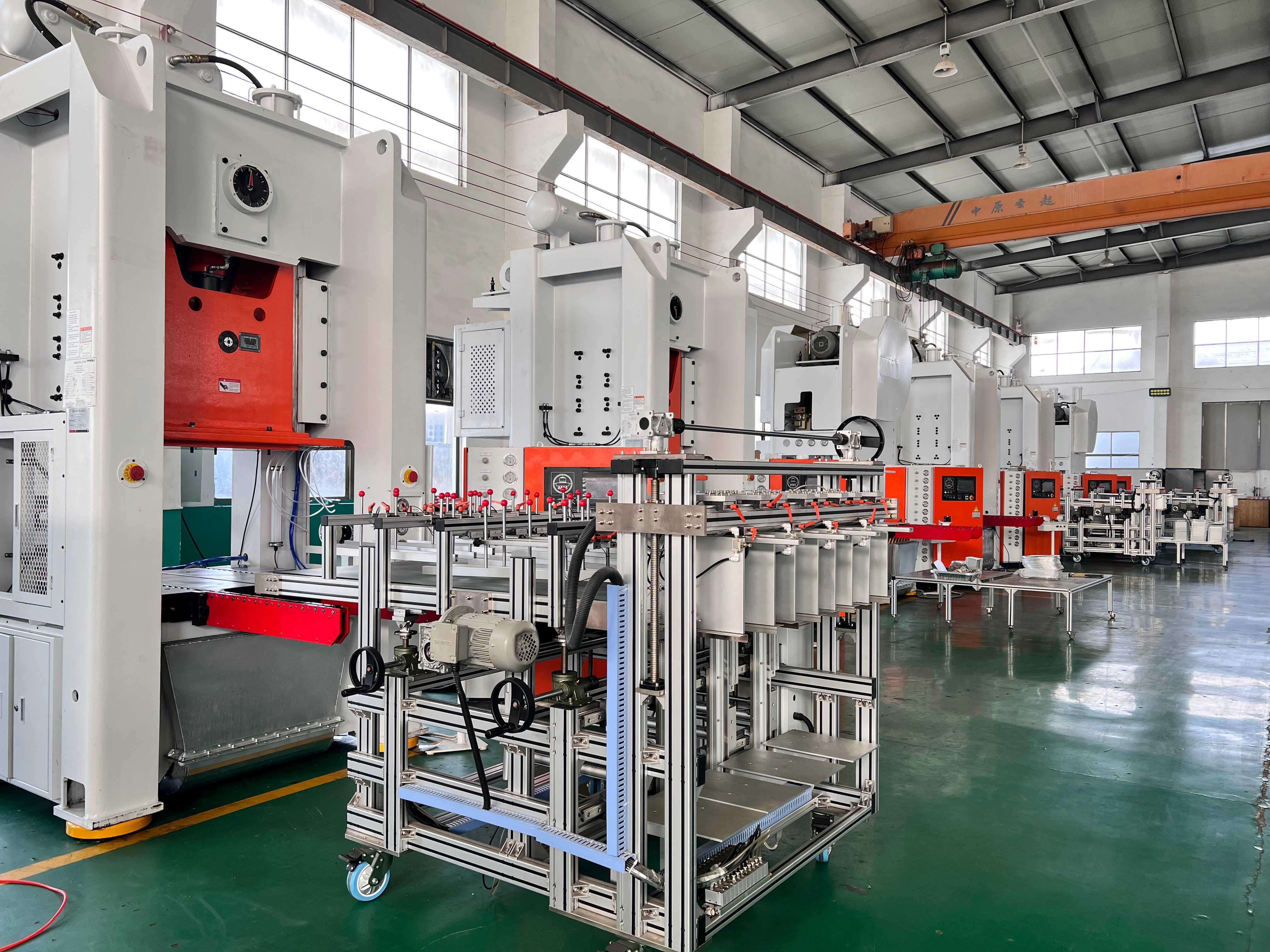 最新の企業ブログについて Analysis of the Differences Between Fully Automatic and Semi-Automatic Aluminum Foil Container Making Machine