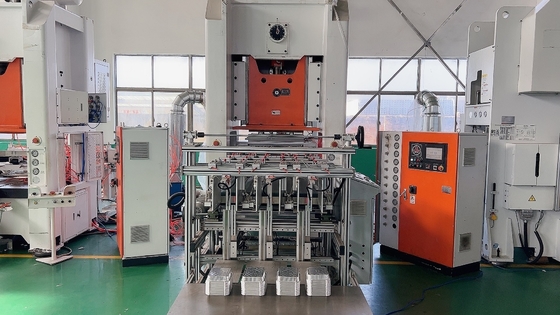 PLC制御効率的なアルミホイルコンテナ製造機 26KW