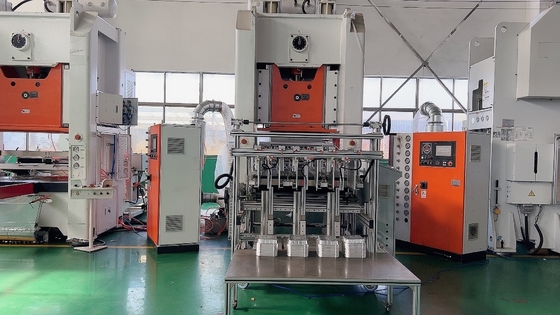 0.8Mpaアルミ ホイルの容器の生産ライン空気のタイプ高速