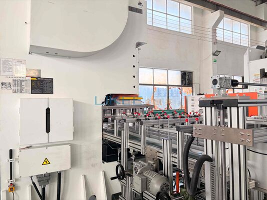 オーダーメイドロゴのエムボッシングとカスタム模具のための迅速な模具変更と63トンのアルミホイルコンテナマシン